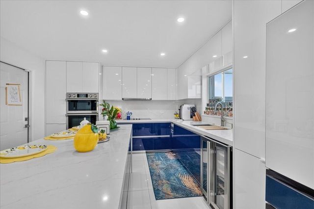 10712 Oak Lake Way, Boca Raton, FL 33498