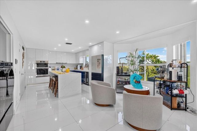 10712 Oak Lake Way, Boca Raton, FL 33498