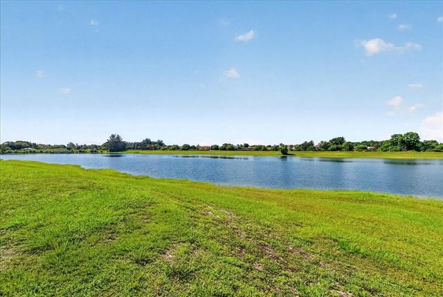 10712 Oak Lake Way, Boca Raton, FL 33498