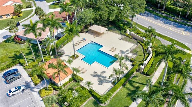 10712 Oak Lake Way, Boca Raton, FL 33498