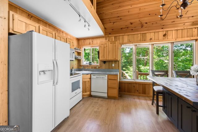 3250 Brandon Mill Road, Lakemont, GA 30552