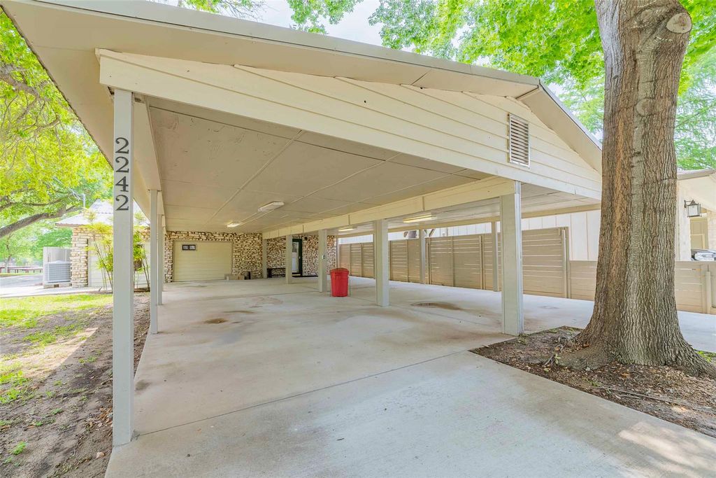 2242 Williams Lakeshore DR, Kingsland, TX 78639