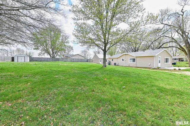 200 LILAC Lane, East Peoria, IL 61611
