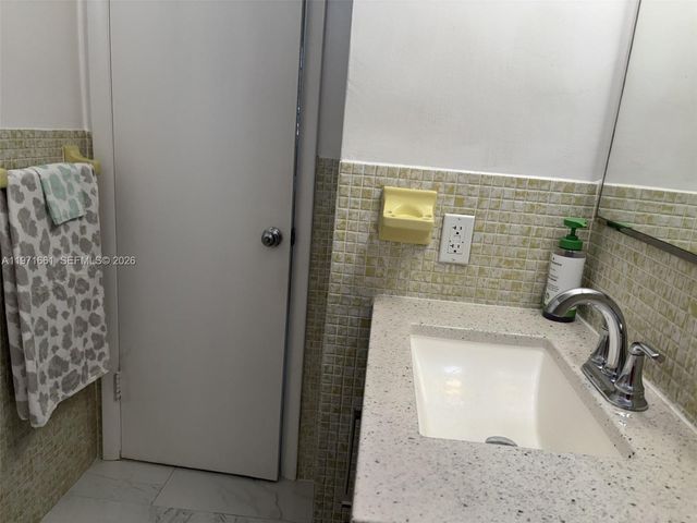 2903 Point East Drive K207, Aventura, FL 33160