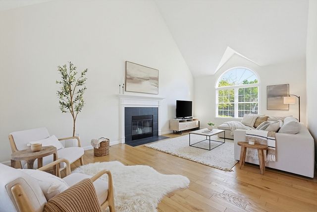 6 Forest Path, Hopedale, MA 01747