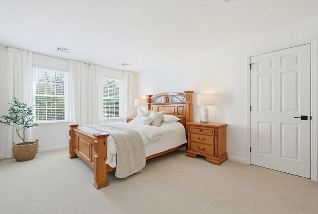 6 Forest Path, Hopedale, MA 01747