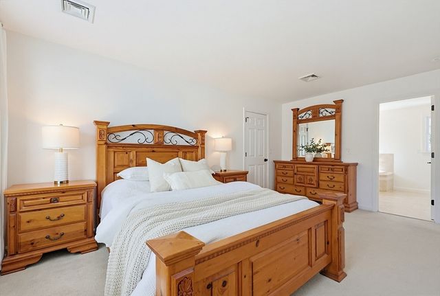 6 Forest Path, Hopedale, MA 01747