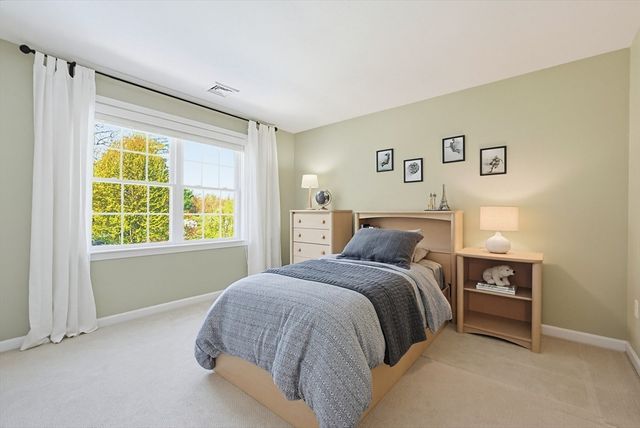 6 Forest Path, Hopedale, MA 01747