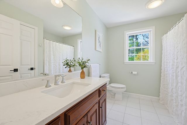 6 Forest Path, Hopedale, MA 01747