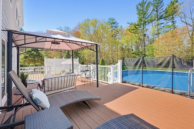 6 Forest Path, Hopedale, MA 01747