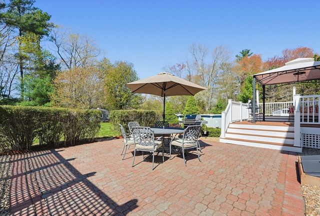 6 Forest Path, Hopedale, MA 01747