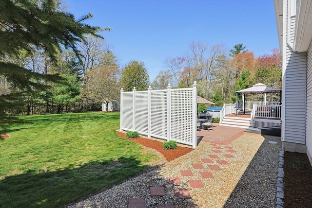 6 Forest Path, Hopedale, MA 01747