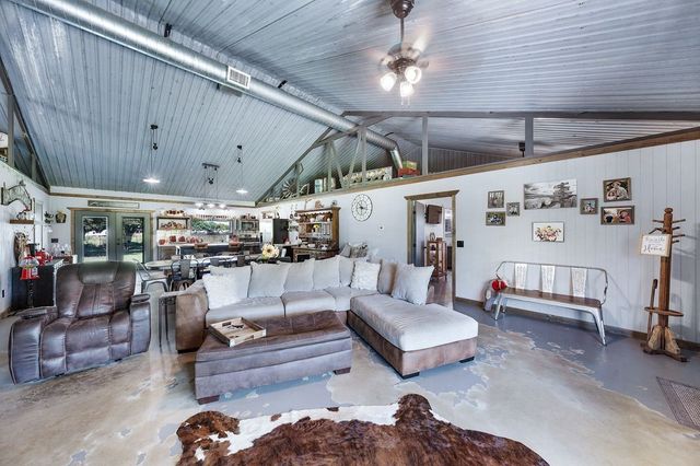 50 County Road 13200, Blossom, TX 75416