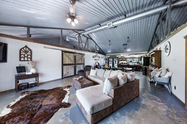 50 County Road 13200, Blossom, TX 75416