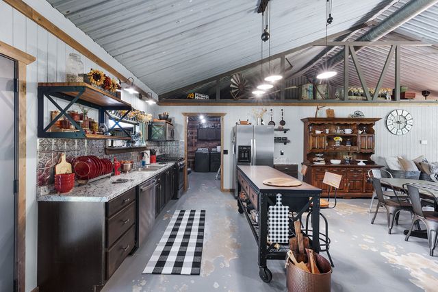 50 County Road 13200, Blossom, TX 75416