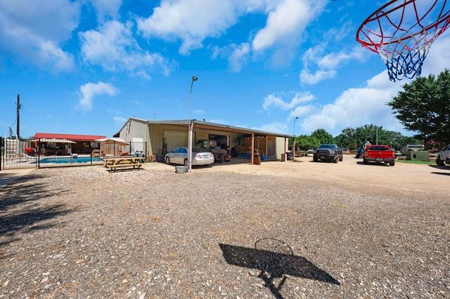 50 County Road 13200, Blossom, TX 75416