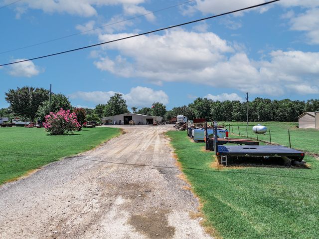 50 County Road 13200, Blossom, TX 75416