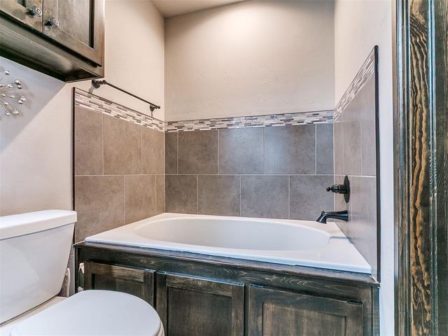 9432 NW 86th Street, Yukon, OK 73099