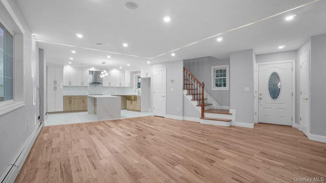 918 Throgs Neck Expwy, Bronx, NY 10465