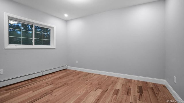 918 Throgs Neck Expwy, Bronx, NY 10465