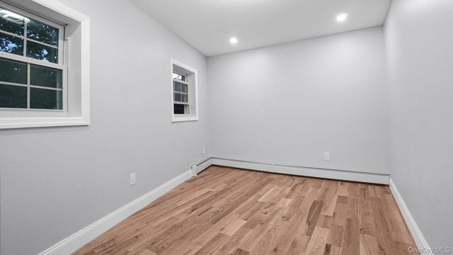 918 Throgs Neck Expwy, Bronx, NY 10465