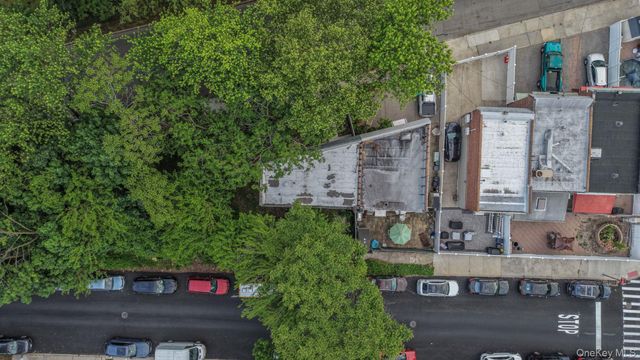 918 Throgs Neck Expwy, Bronx, NY 10465