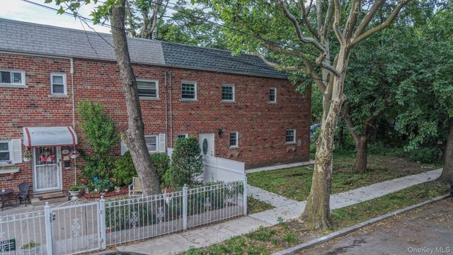 918 Throgs Neck Expwy, Bronx, NY 10465