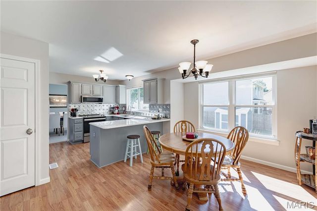 2920 Sherwood Drive, Florissant, MO 63031
