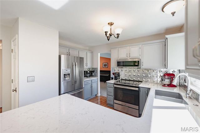 2920 Sherwood Drive, Florissant, MO 63031