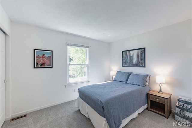 2920 Sherwood Drive, Florissant, MO 63031