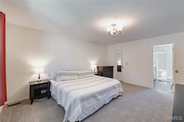 2920 Sherwood Drive, Florissant, MO 63031