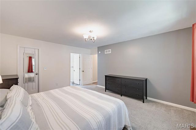 2920 Sherwood Drive, Florissant, MO 63031