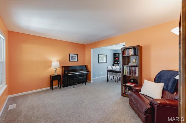 2920 Sherwood Drive, Florissant, MO 63031