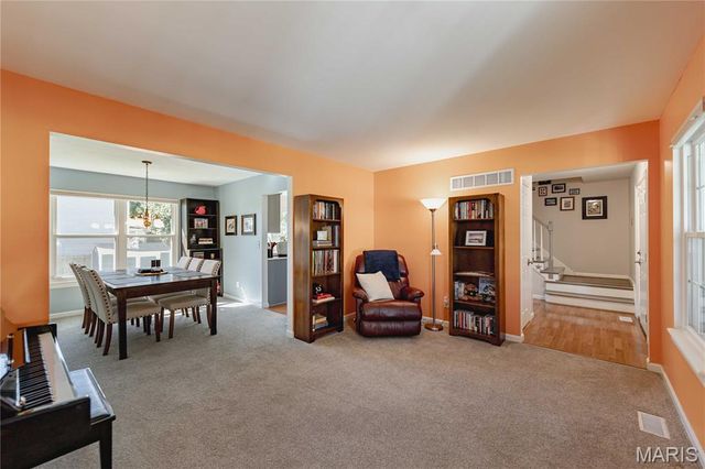 2920 Sherwood Drive, Florissant, MO 63031