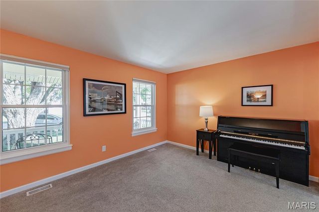 2920 Sherwood Drive, Florissant, MO 63031