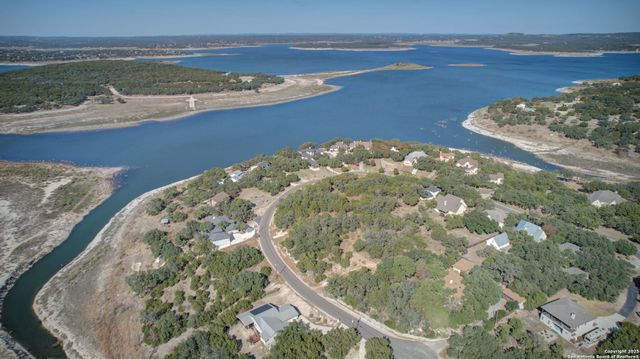935 FIVE OAKS CIR, Canyon Lake, TX 78133