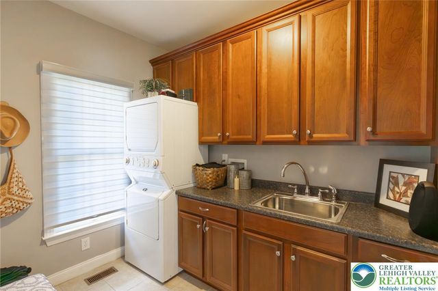 4508 Homestead Drive, Lower Nazareth Twp, PA 18064