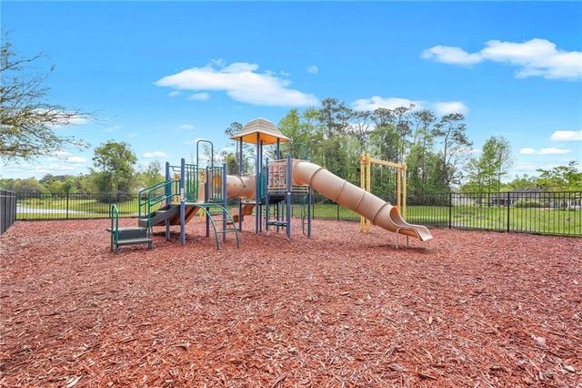 405 Country Walk Circle, Brunswick, GA 31525