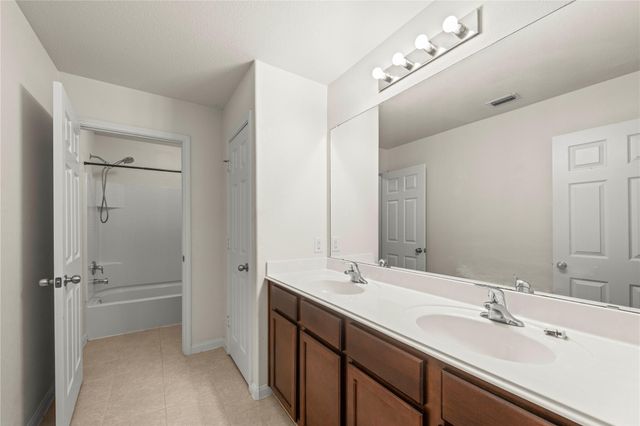 105 J E Brown LN, Jarrell, TX 76537