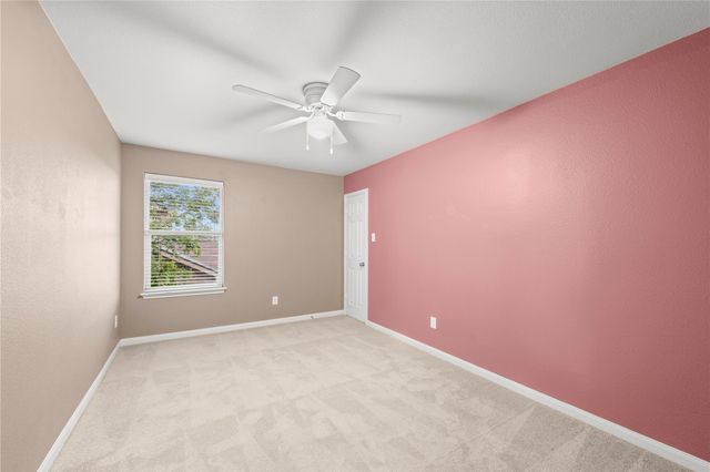 105 J E Brown LN, Jarrell, TX 76537