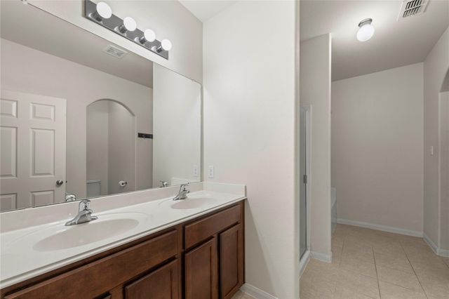 105 J E Brown LN, Jarrell, TX 76537