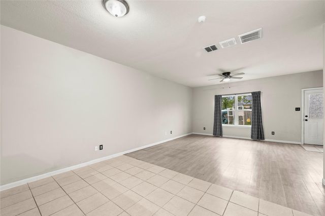 105 J E Brown LN, Jarrell, TX 76537