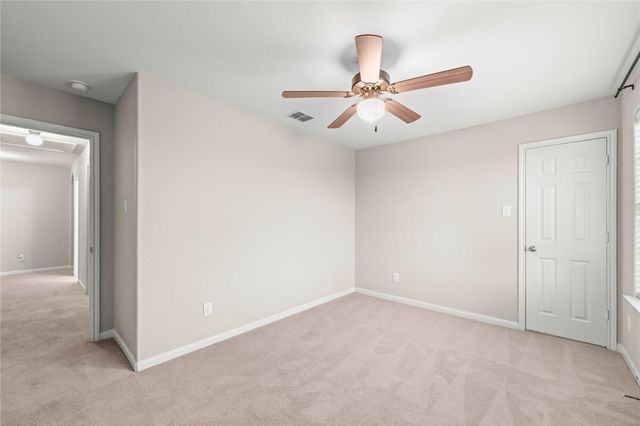 105 J E Brown LN, Jarrell, TX 76537