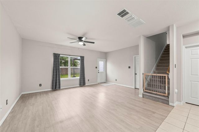 105 J E Brown LN, Jarrell, TX 76537