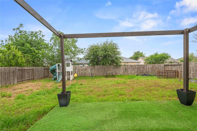 105 J E Brown LN, Jarrell, TX 76537