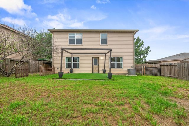 105 J E Brown LN, Jarrell, TX 76537
