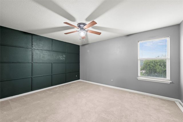 105 J E Brown LN, Jarrell, TX 76537