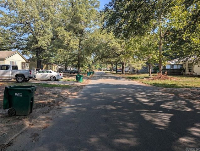 2812 Edgewood Drive, Pine Bluff, AR 71603