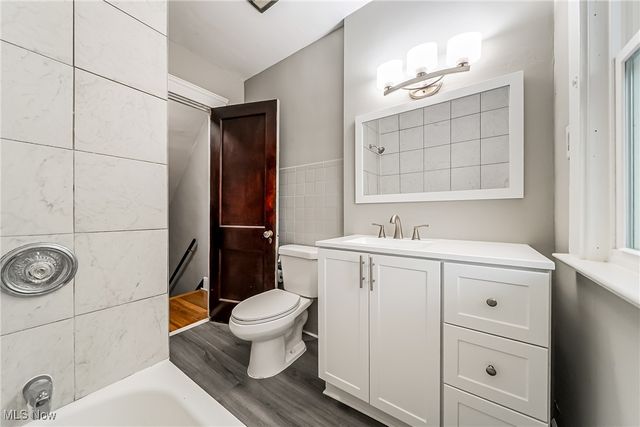 1559 Lauderdale Avenue, Lakewood, OH 44107