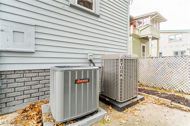 1559 Lauderdale Avenue, Lakewood, OH 44107